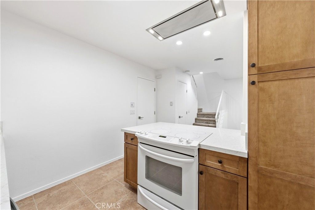 Image 7 of property listing at 1651 Iowa Street C, Costa Mesa, CA 92626