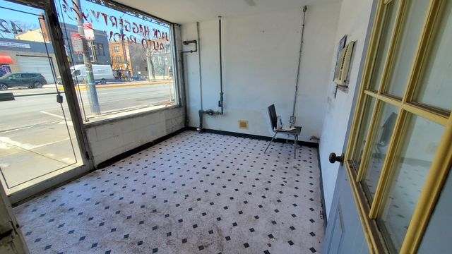 4251 N Western Avenue, Chicago, IL 60618