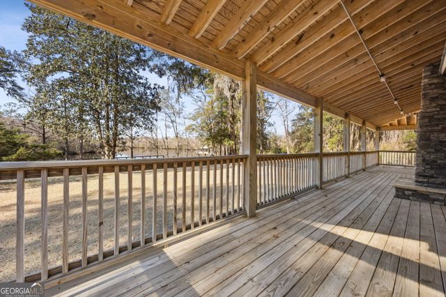 102 Wave Break Court, Kingsland, GA 31548