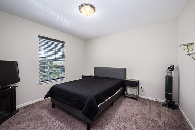 836 N Oak Terrace, Tonganoxie, KS 66086
