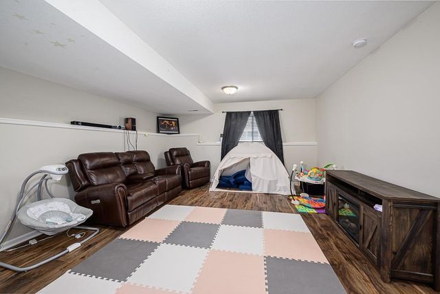 836 N Oak Terrace, Tonganoxie, KS 66086