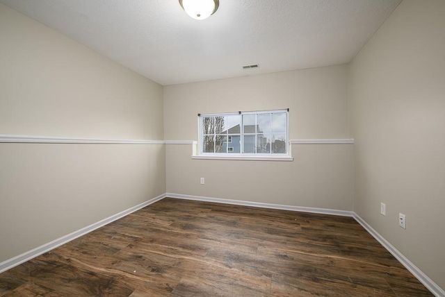 836 N Oak Terrace, Tonganoxie, KS 66086