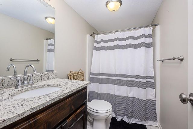 836 N Oak Terrace, Tonganoxie, KS 66086