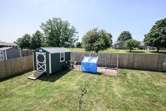 836 N Oak Terrace, Tonganoxie, KS 66086