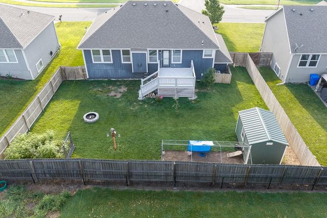 836 N Oak Terrace, Tonganoxie, KS 66086
