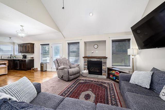 836 N Oak Terrace, Tonganoxie, KS 66086