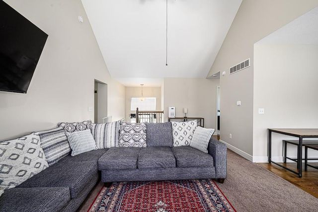 836 N Oak Terrace, Tonganoxie, KS 66086