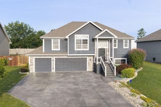 836 N Oak Terrace, Tonganoxie, KS 66086