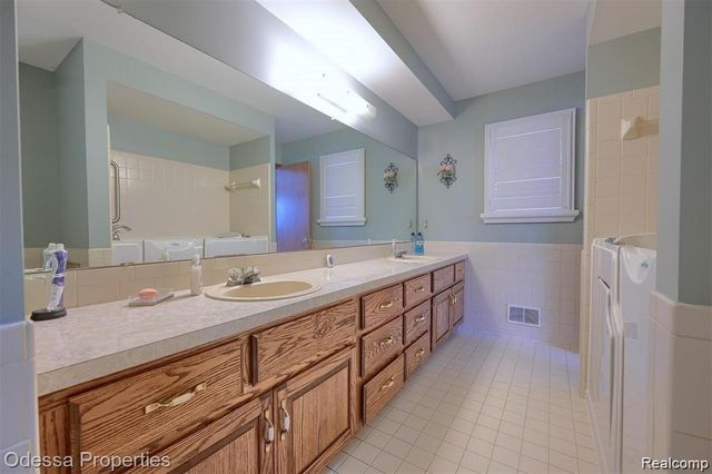 16185 24 MILE Road, Macomb Township, MI 48042