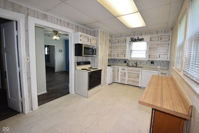 6414 N Main Street, Willow Branch, IN 46186