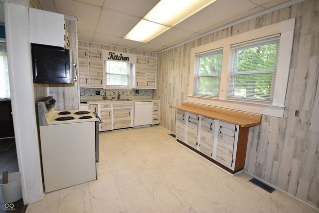 6414 N Main Street, Willow Branch, IN 46186