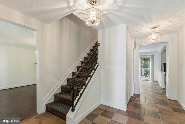 8181 ERIKA DR, Manassas, VA 20112
