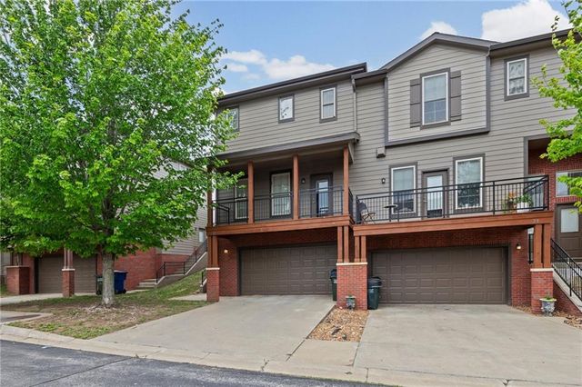 5245 Overland Drive B22, Lawrence, KS 66049
