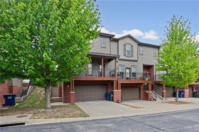 5245 Overland Drive B22, Lawrence, KS 66049