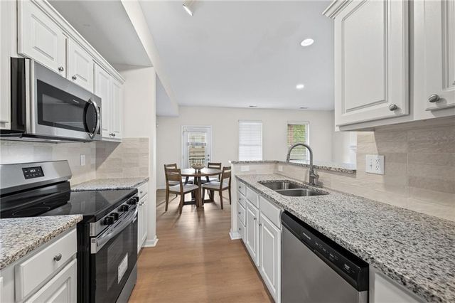 5245 Overland Drive B22, Lawrence, KS 66049
