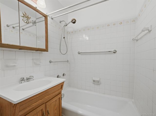 290 W 232nd Street 11E, Bronx, NY 10463