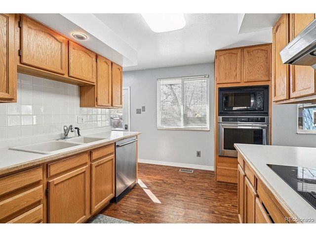 2545 S Estes Ct, Lakewood, CO 80227