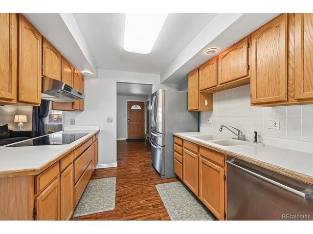 2545 S Estes Ct, Lakewood, CO 80227