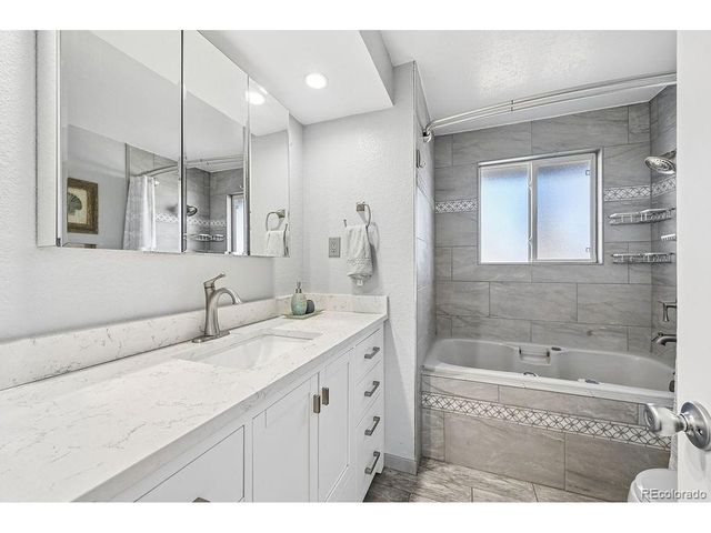 2545 S Estes Ct, Lakewood, CO 80227