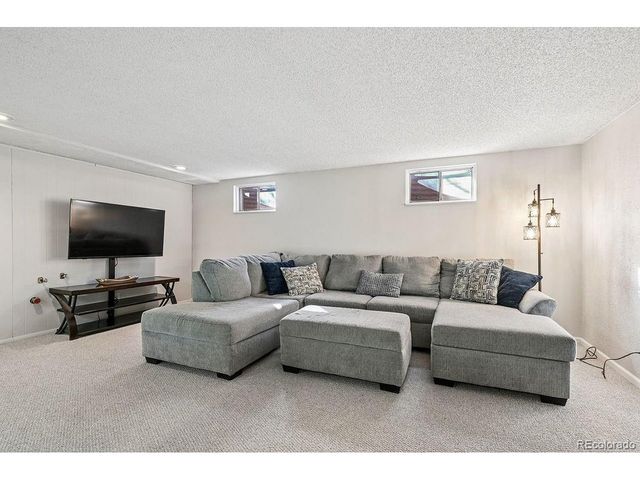 2545 S Estes Ct, Lakewood, CO 80227