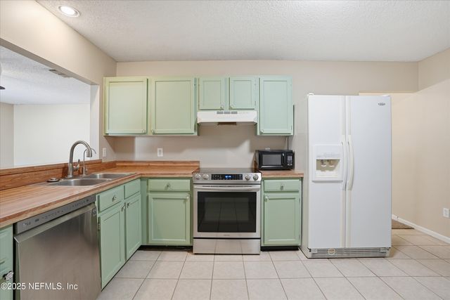 4088 LAURELWOOD Drive, Jacksonville, FL 32257