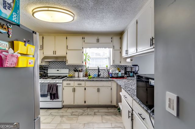 2582 Rosecommons Drive, Hampton, GA 30228