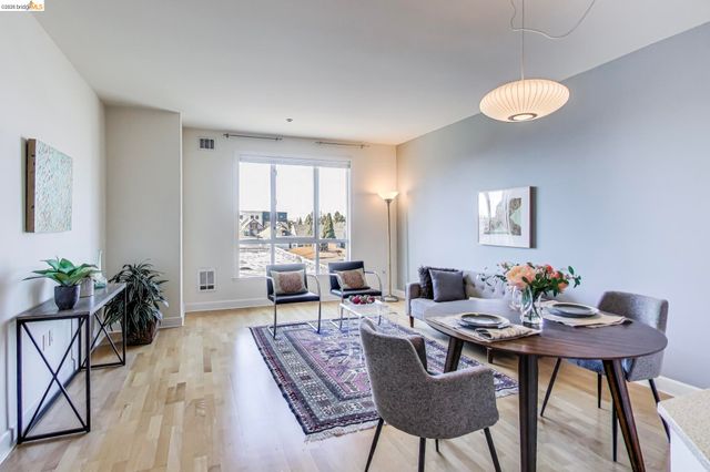 585 9Th St 441, Oakland, CA 94607