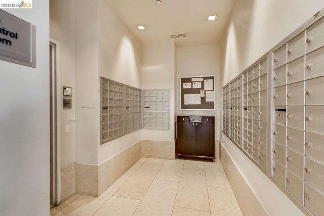 585 9Th St 441, Oakland, CA 94607