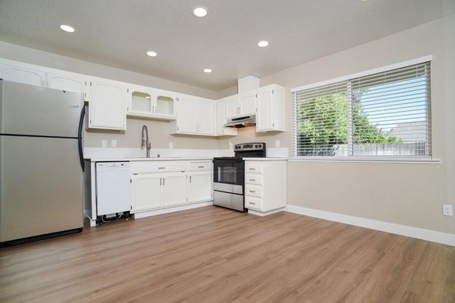 9181 Lujan Dr, Elk Grove, CA 95624