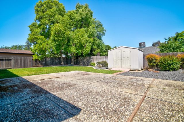 9181 Lujan Dr, Elk Grove, CA 95624