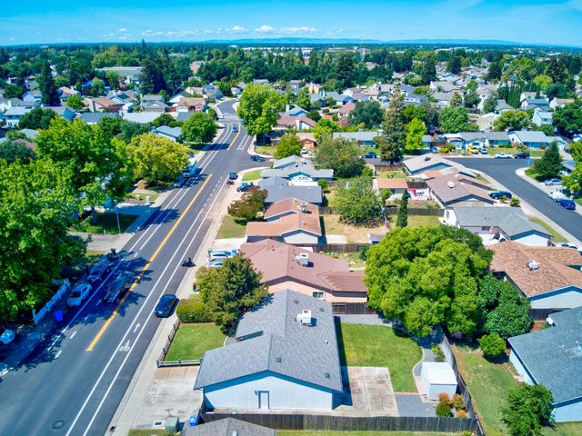 9181 Lujan Dr, Elk Grove, CA 95624
