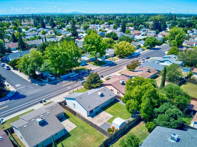 9181 Lujan Dr, Elk Grove, CA 95624