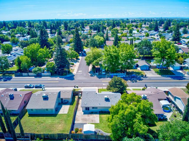 9181 Lujan Dr, Elk Grove, CA 95624