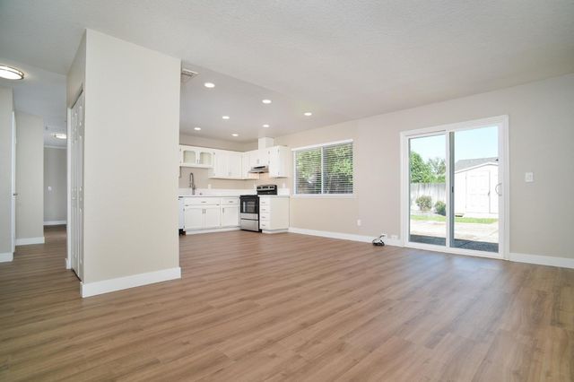 9181 Lujan Dr, Elk Grove, CA 95624