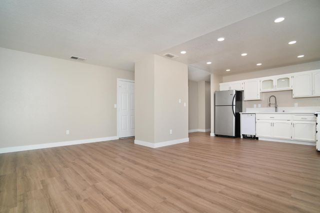 9181 Lujan Dr, Elk Grove, CA 95624