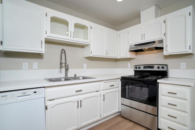 9181 Lujan Dr, Elk Grove, CA 95624