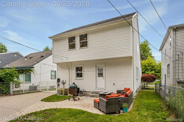 605 Fernwood Road, Royal Oak, MI 48067