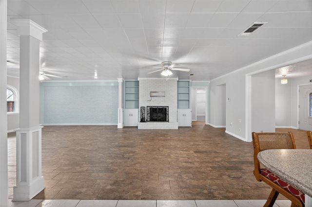 22 Willow Lane, Galveston, TX 77551