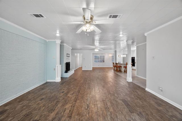 22 Willow Lane, Galveston, TX 77551