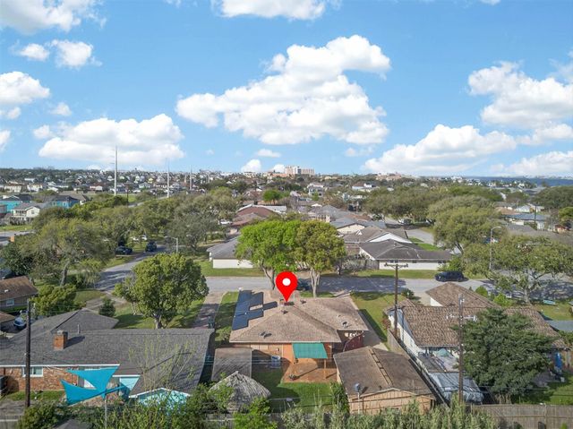 22 Willow Lane, Galveston, TX 77551