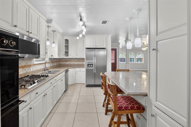 22 Willow Lane, Galveston, TX 77551