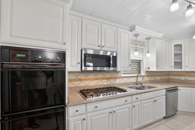 22 Willow Lane, Galveston, TX 77551