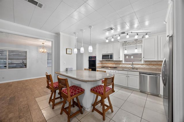 22 Willow Lane, Galveston, TX 77551