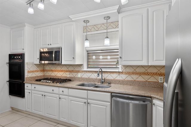 22 Willow Lane, Galveston, TX 77551