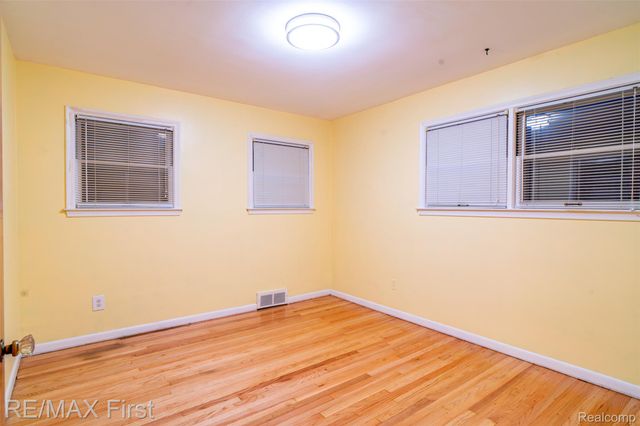 275 Council Avenue, Clawson, MI 48017