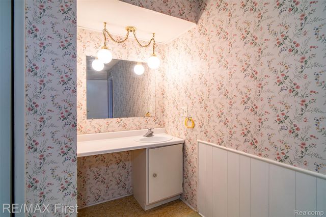 275 Council Avenue, Clawson, MI 48017