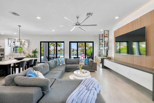 12095 S Baypoint Circle, Parkland, FL 33076