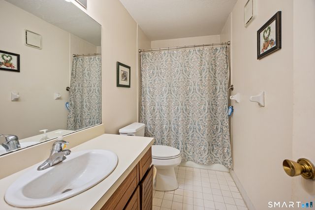 12 Foxbridge Village Road 12, Branford, CT 06405