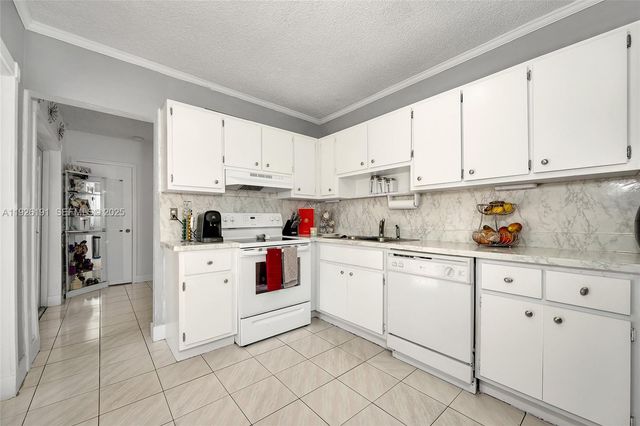 7420 SW 31st St, Miami, FL 33155