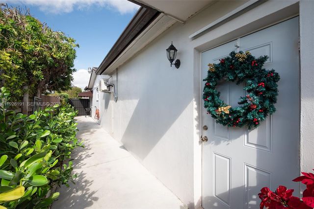 7420 SW 31st St, Miami, FL 33155